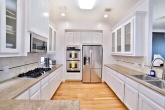 2410 Dorrington St in Houston, TX - Foto de edificio - Building Photo