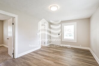 2126 Dequincy St in Indianapolis, IN - Foto de edificio - Building Photo