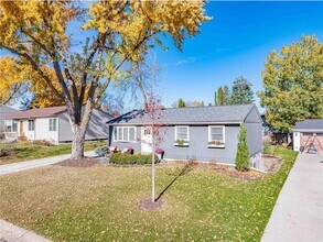 112514 E Washington Ln in Chaska, MN - Building Photo - Building Photo