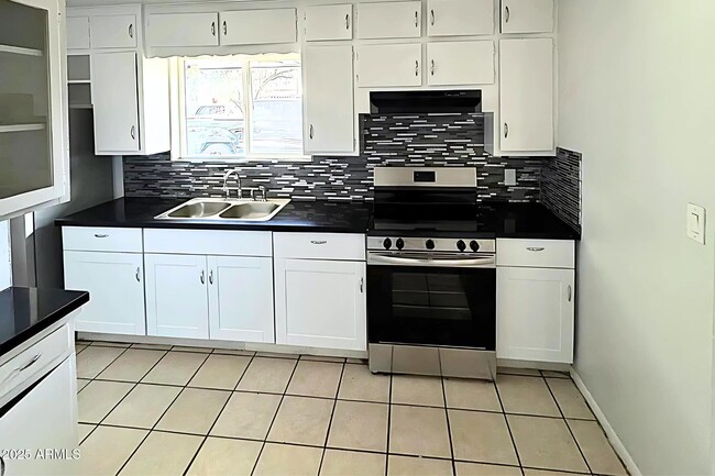 property at 555 W Rio Salado Pkwy