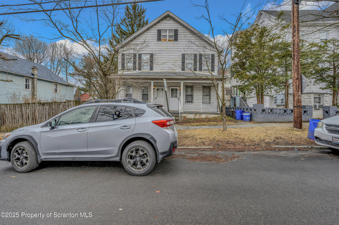 821 Delaware St in Scranton, PA - Building Photo