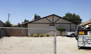 15810 Bear Valley Rd in Victorville, CA - Building Photo - Building Photo