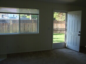 22965 Oxnard St, Unit Rear Bldg in Woodland Hills, CA - Foto de edificio - Building Photo
