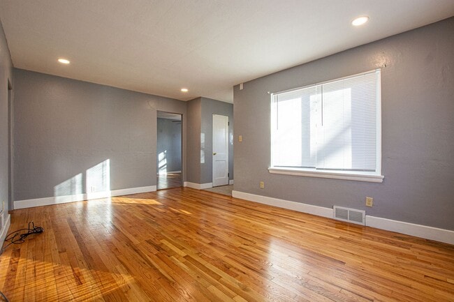 62-63 Country Club Rd in Ralston, NE - Building Photo - Building Photo