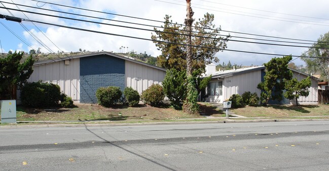 1298 N Cuyamaca St in El Cajon, CA - Foto de edificio - Building Photo