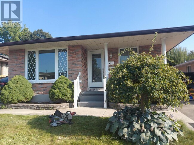 86 Overlea Crescent in Kitchener, ON - Building Photo - Building Photo