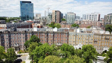 51 Park Dr, Unit 10 in Boston, MA - Building Photo - Building Photo