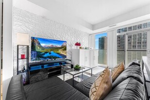 19 Grand Trunk Crescent in Toronto, ON - Building Photo