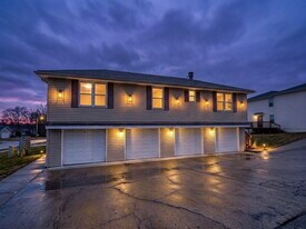 11008 NW Crooked Rd in Kansas City, MO - Building Photo