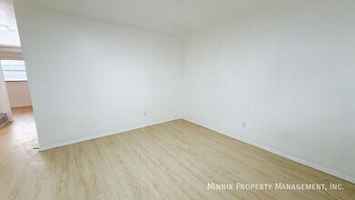 5005 Avenue W, Unit 12 in Lubbock, TX - Foto de edificio - Building Photo