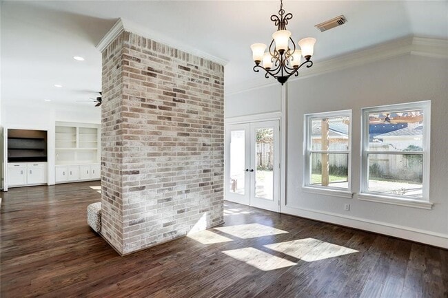 property at 3110 Fairmont Ct