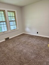 2239 Renwick Dr in Youngstown, OH - Building Photo - Building Photo