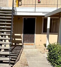 1490 Gabilan Dr in Hollister, CA - Building Photo - Building Photo