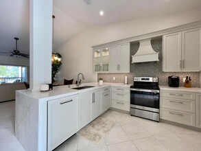 202 Cypress Point Dr, Unit 202 in Palm Beach Gardens, FL - Building Photo - Building Photo