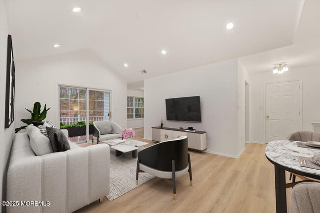 606 Cypress Ln in East Brunswick, NJ - Building Photo - Building Photo