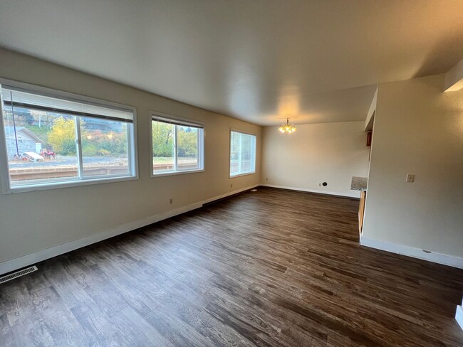 property at 1304 N Brooklane St