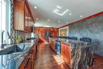 833 Emerald Dr in New Kensington, PA - Building Photo - Building Photo