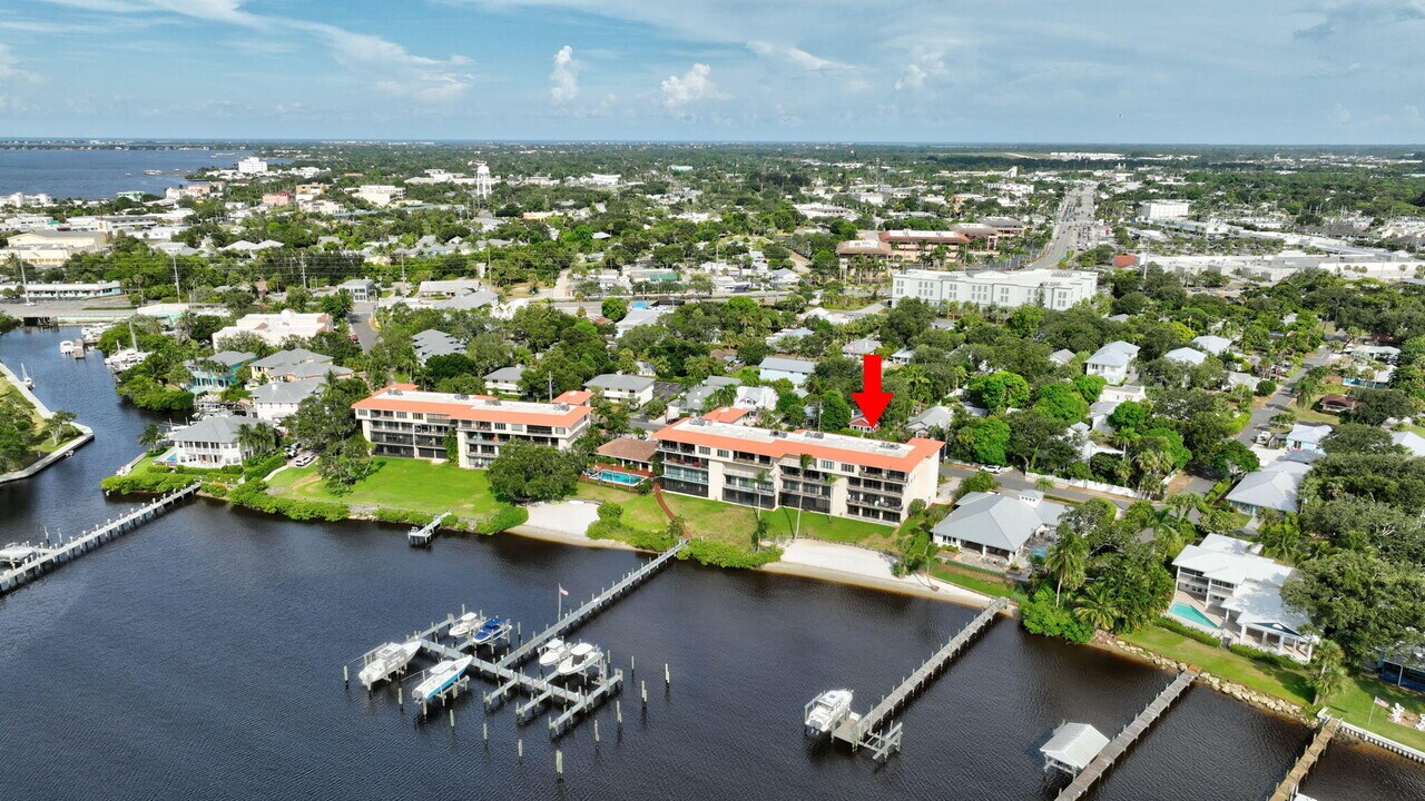 624 SW St Lucie Crescent in Stuart, FL - Building Photo