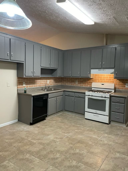 76 Cardinal Ln in Jonesboro, GA - Building Photo