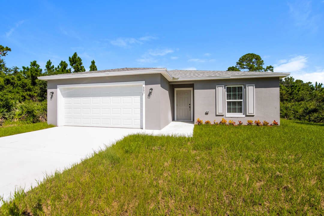 883 Wheatley St SE in Palm Bay, FL - Building Photo