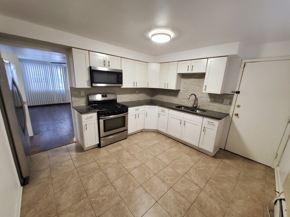 4927 N Lester Ave in Chicago, IL - Building Photo