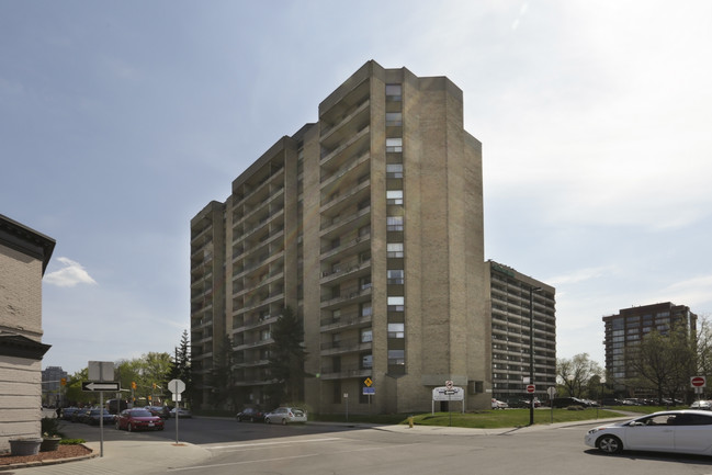 110 Boteler St in Ottawa, ON - Building Photo - Primary Photo