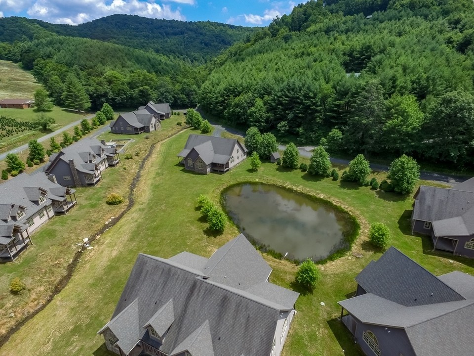 Whispering Streams in Fleetwood, NC - Building Photo