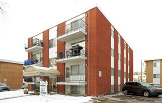 Woodland & Hampton Manor in Edmonton, AB - Building Photo