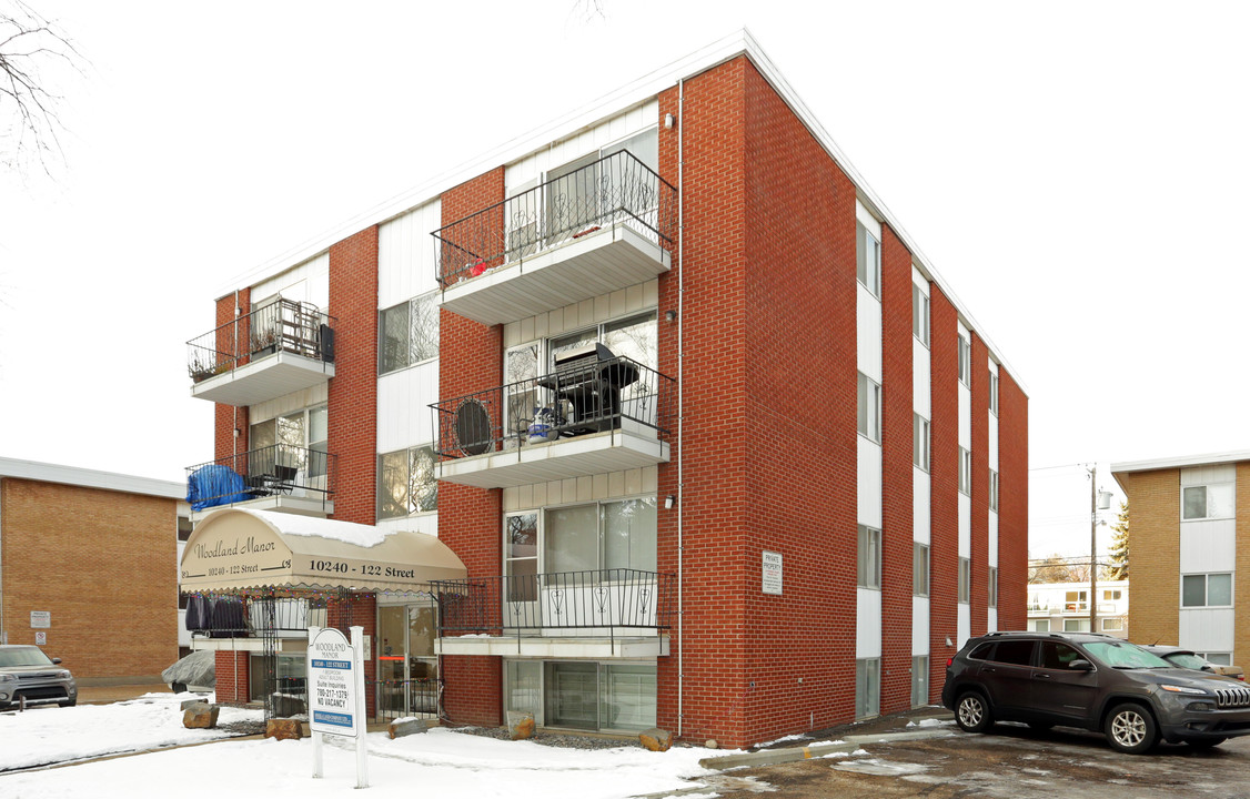 10240 122nd St NW in Edmonton, AB - Building Photo