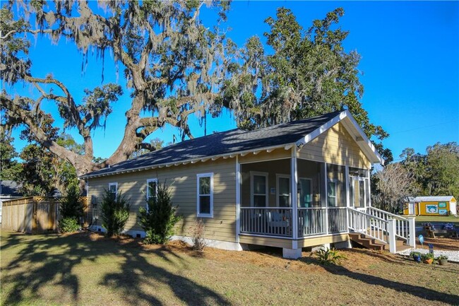214 Clarke St in Darien, GA - Foto de edificio - Building Photo