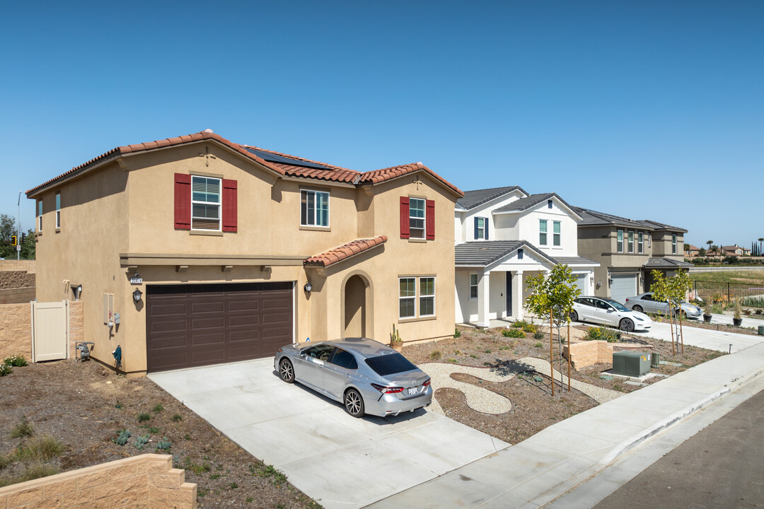 Country Roads in Murrieta, CA - Building Photo