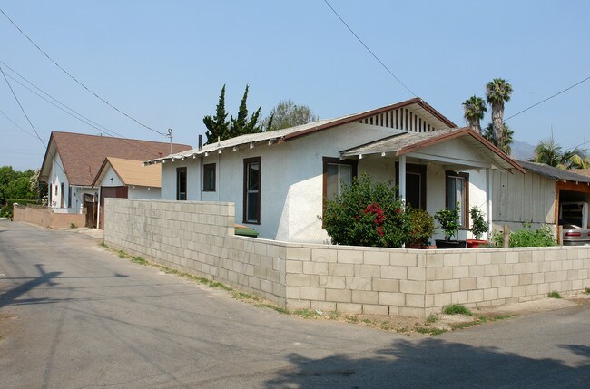 216 Orange Grove Ave in Fillmore, CA - Foto de edificio - Building Photo