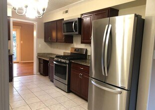 166 Thoreau Dr in Plainsboro, NJ - Building Photo - Building Photo