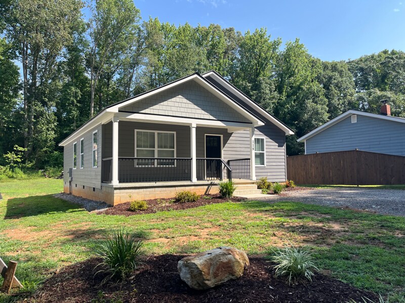 118 Sunset Ave in Greer, SC - Building Photo