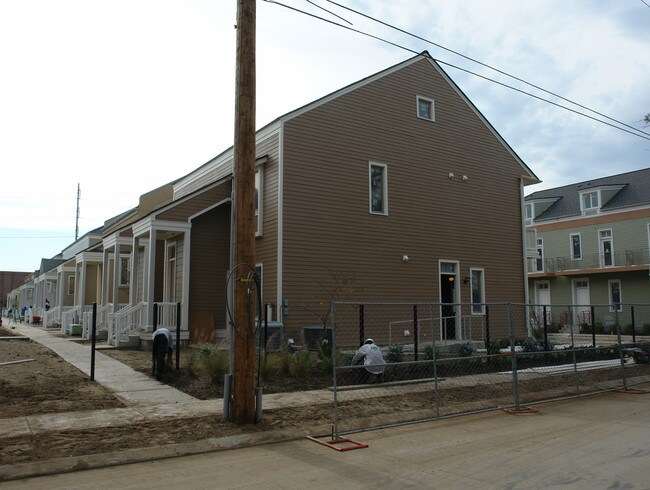 750 Adele Dr in New Orleans, LA - Foto de edificio - Building Photo