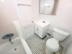 12040 Valleywood Dr in Silver Spring, MD - Building Photo - Building Photo