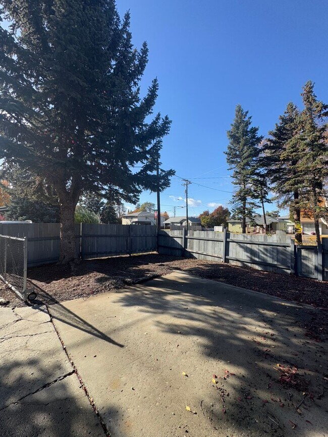 1001 N Brooklane St in Ellensburg, WA - Building Photo - Building Photo