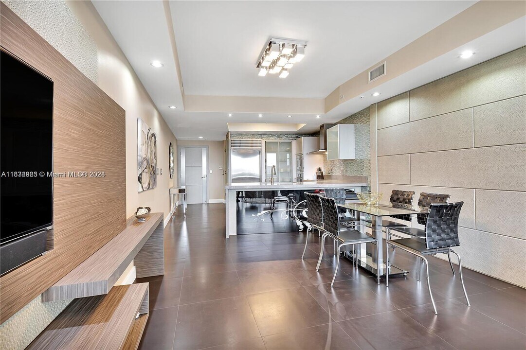 18201 Collins Ave, Unit 1507 in Sunny Isles Beach, FL - Foto de edificio