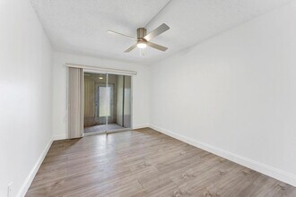 1052 Hythe A in Boca Raton, FL - Building Photo - Building Photo