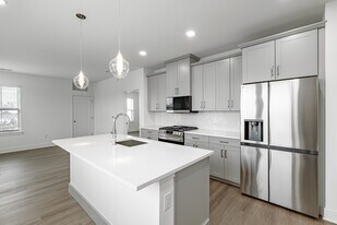 Madison Mall on Main Luxury Apartments in Madison, NJ - Building Photo