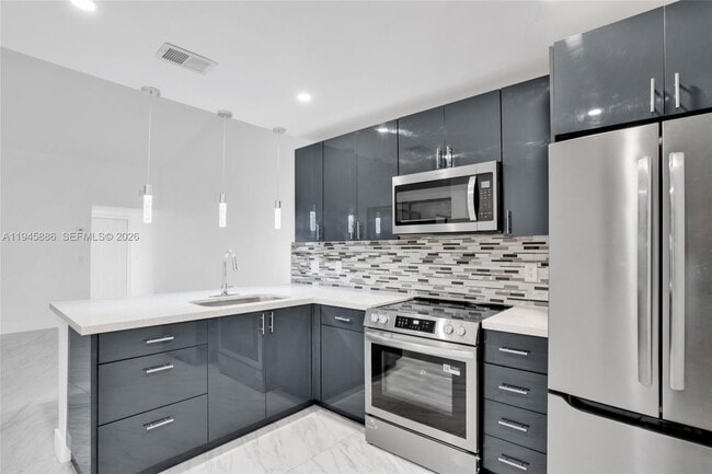 1031 Adams Ave in Homestead, FL - Building Photo - Building Photo