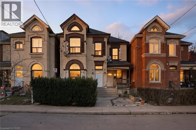 property at 26 Murray St W