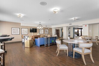 Highland Villas in Bryan, TX - Building Photo - Interior Photo