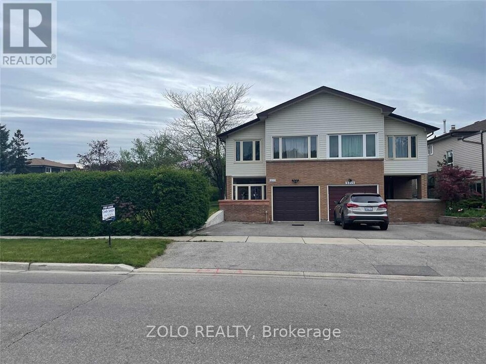 3217 Moonee Rd in Mississauga, ON - Building Photo