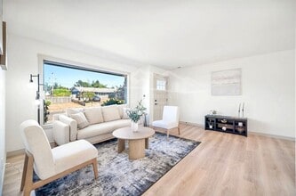 1710 Johnson St in North Bend, OR - Building Photo - Building Photo