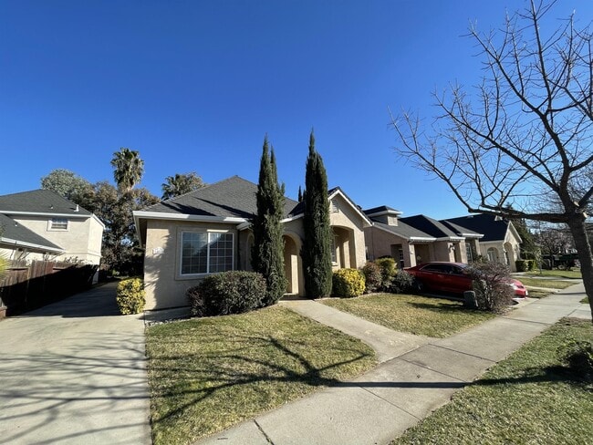 property at 1877 Devonshire Dr