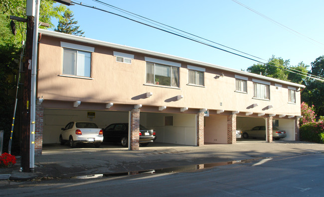 80 Lafayette Cir in Lafayette, CA - Foto de edificio - Building Photo