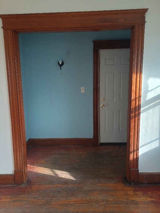 33 Elmwood Ave-Unit -2nd in Waterbury, CT - Building Photo