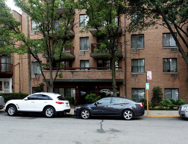 Kilcurriff Court in Rego Park, NY - Building Photo - Building Photo