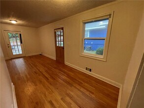 2042 Hosea L Williams Dr NE in Atlanta, GA - Building Photo - Building Photo